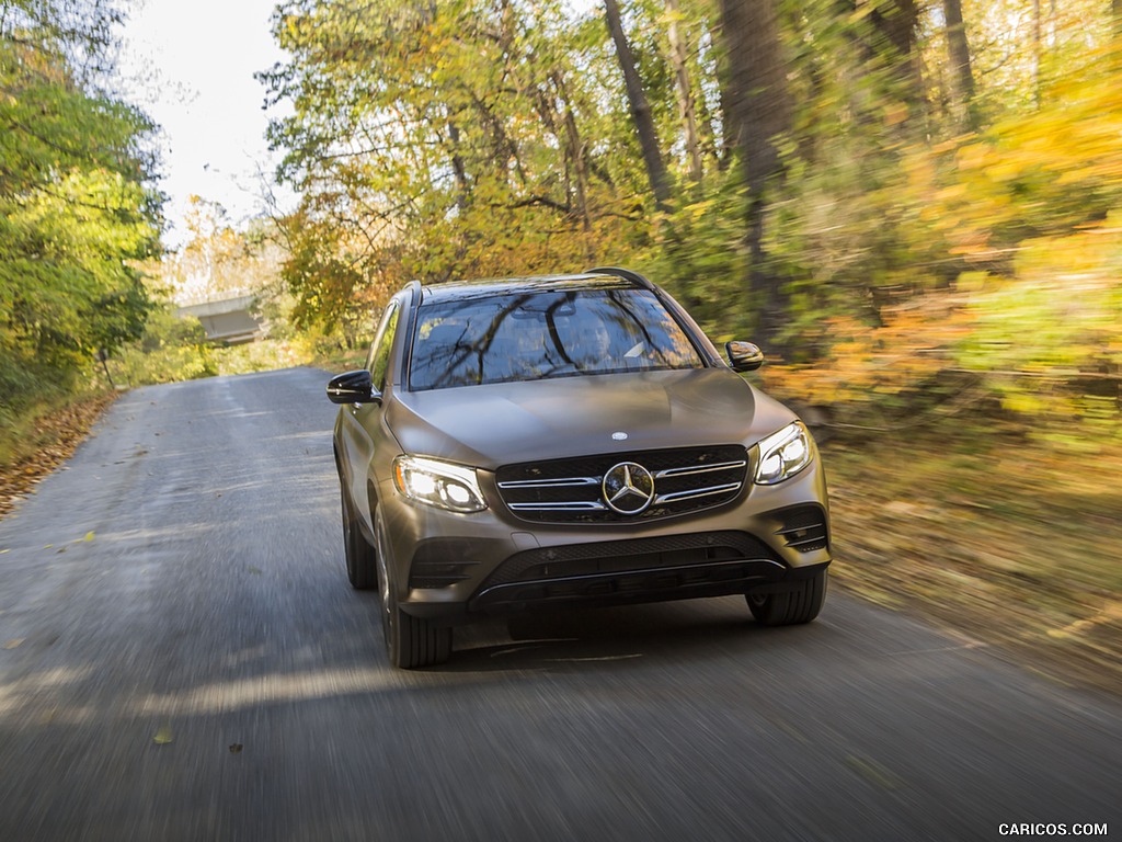 2016 Mercedes-Benz GLC GLC300 4MATIC (US-Spec) - Front