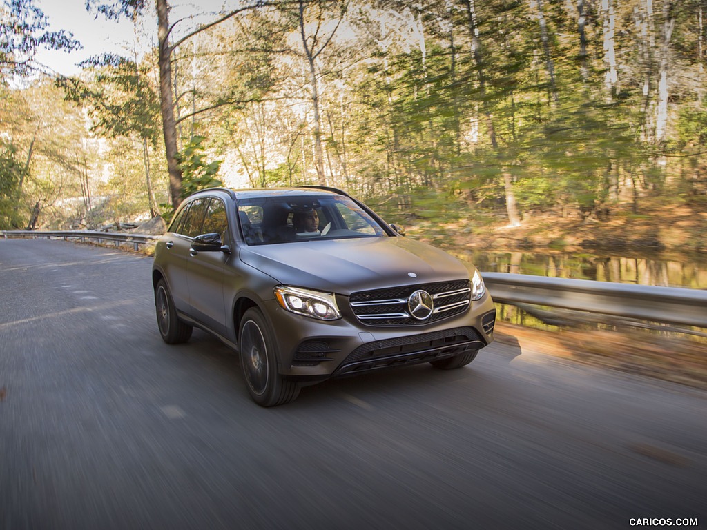 2016 Mercedes-Benz GLC GLC300 4MATIC (US-Spec) - Front