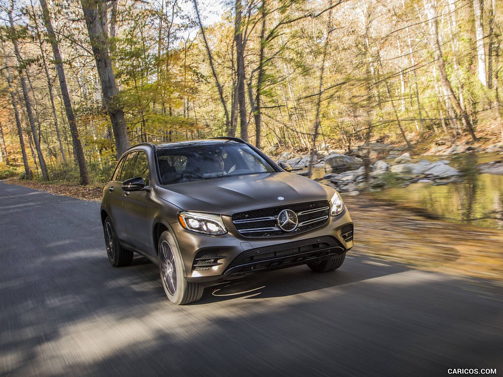 2016 Mercedes-Benz GLC GLC300 4MATIC (US-Spec) - Front