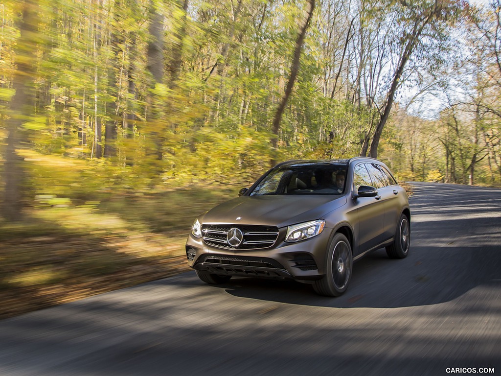 2016 Mercedes-Benz GLC GLC300 4MATIC (US-Spec) - Front