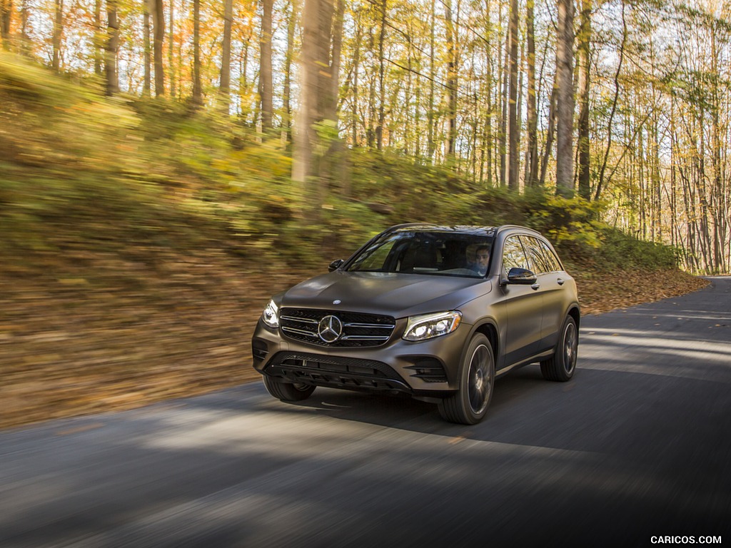 2016 Mercedes-Benz GLC GLC300 4MATIC (US-Spec) - Front