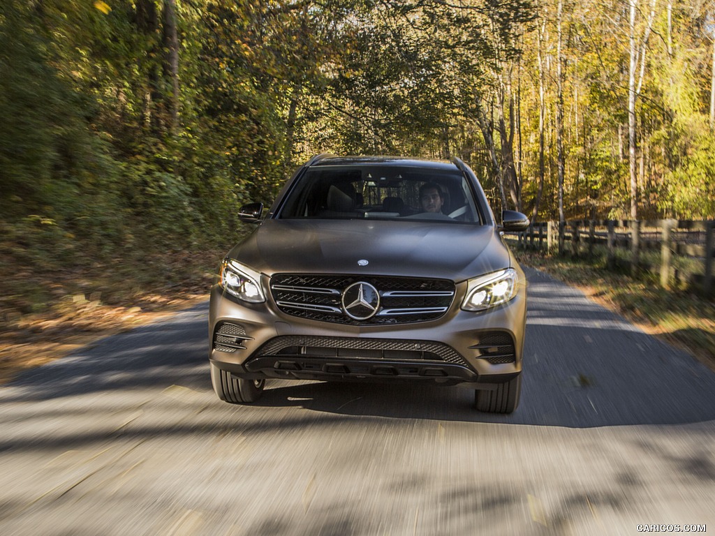 2016 Mercedes-Benz GLC GLC300 4MATIC (US-Spec) - Front