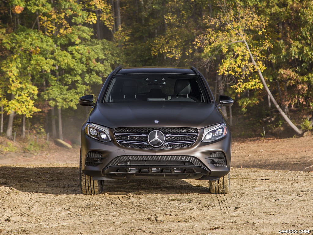 2016 Mercedes-Benz GLC GLC300 4MATIC (US-Spec) - Front