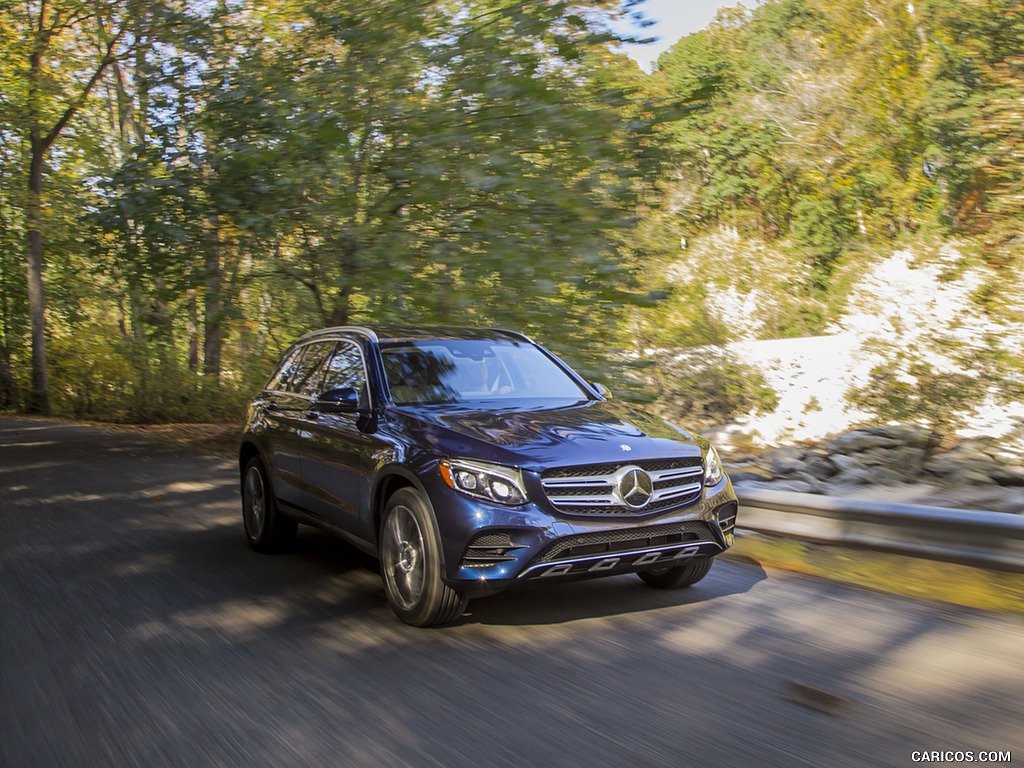 2016 Mercedes-Benz GLC GLC300 4MATIC (US-Spec) - Front