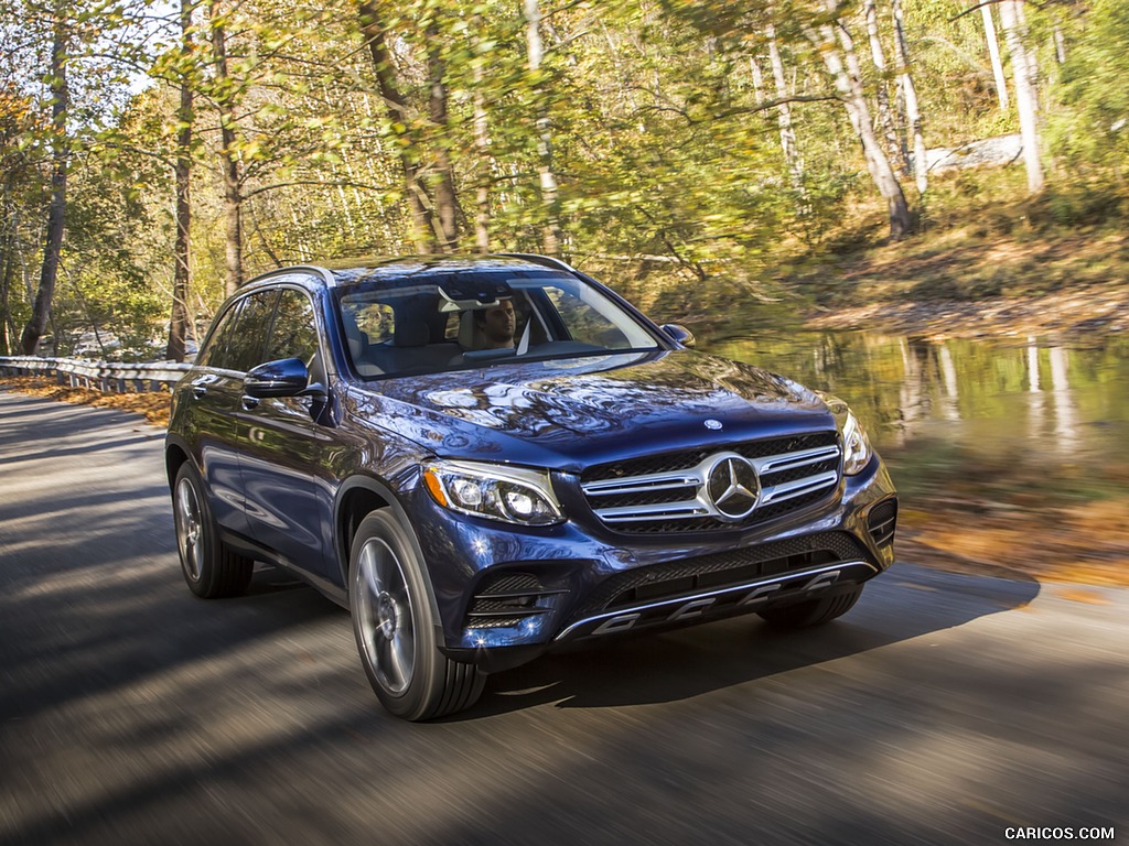 2016 Mercedes-Benz GLC GLC300 4MATIC (US-Spec) - Front