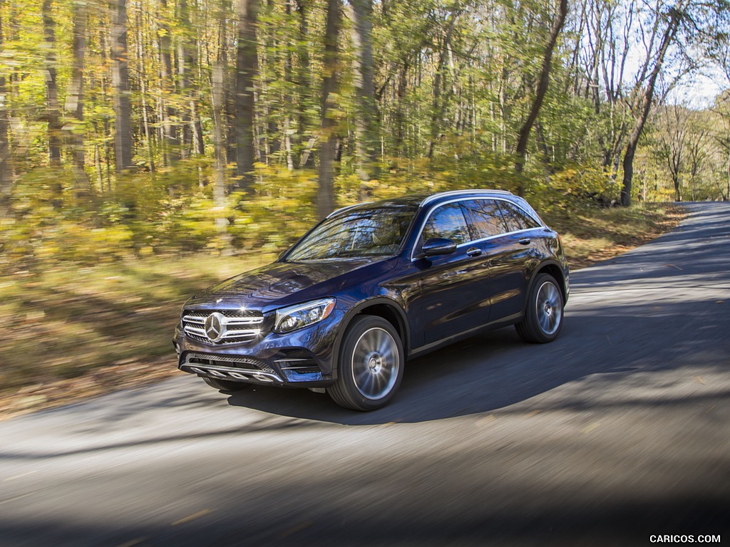 2016 Mercedes-Benz GLC GLC300 4MATIC (US-Spec) - Front