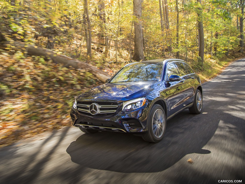 2016 Mercedes-Benz GLC GLC300 4MATIC (US-Spec) - Front