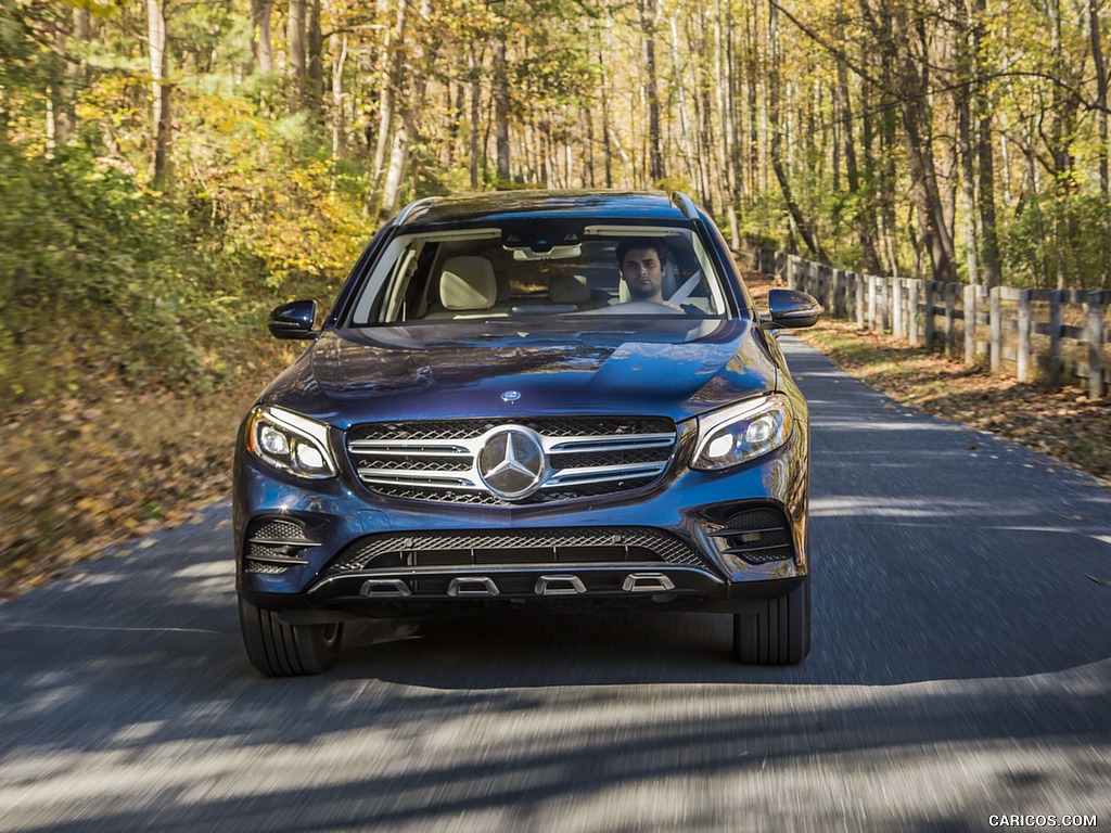 2016 Mercedes-Benz GLC GLC300 4MATIC (US-Spec) - Front