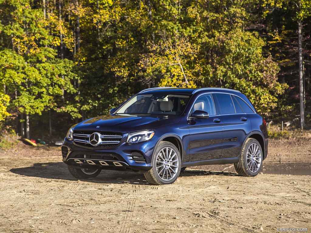 2016 Mercedes-Benz GLC GLC300 4MATIC (US-Spec) - Front