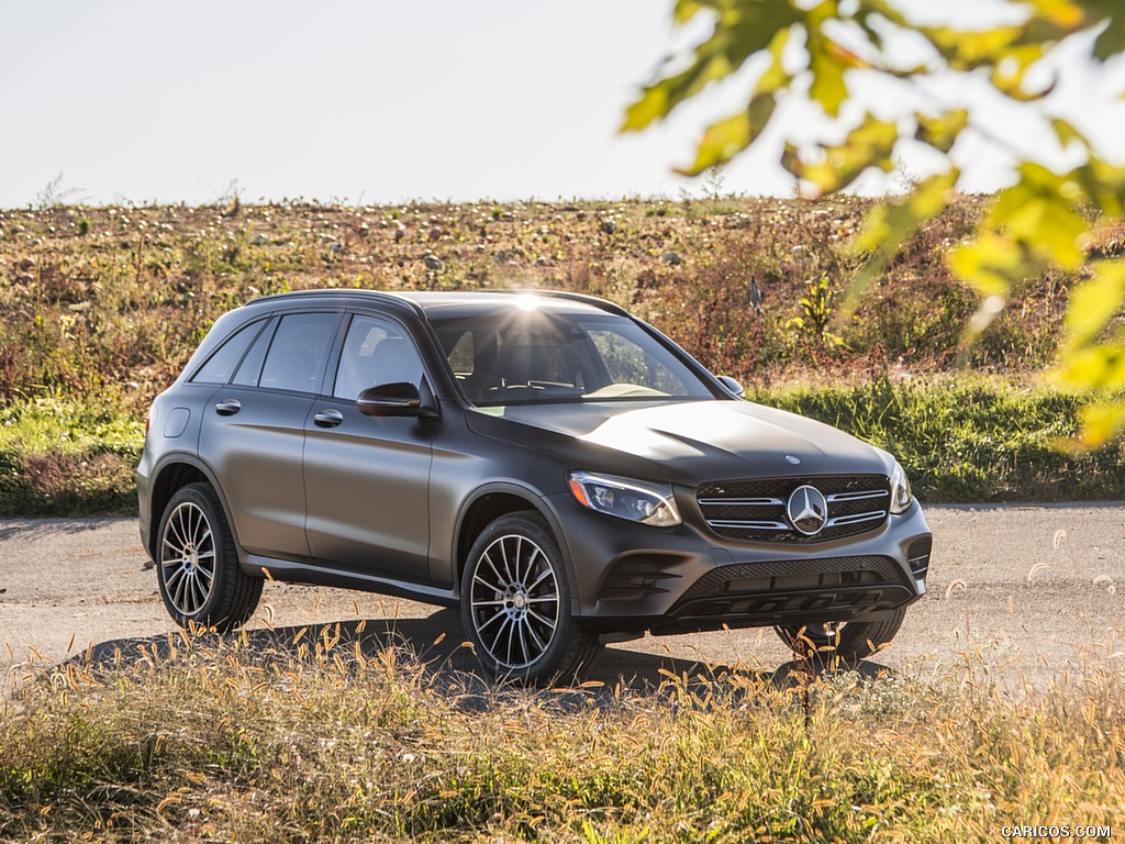 2016 Mercedes-Benz GLC GLC300 4MATIC (US-Spec) - Front