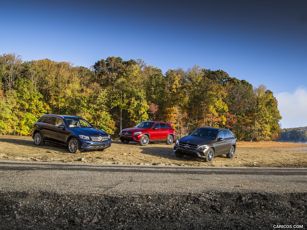 2016 Mercedes-Benz GLC GLC300 4MATIC (US-Spec) - Front