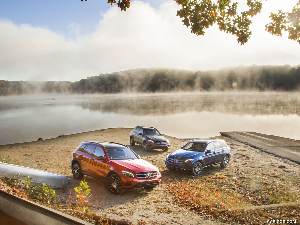 2016 Mercedes-Benz GLC GLC300 4MATIC (US-Spec) - Front