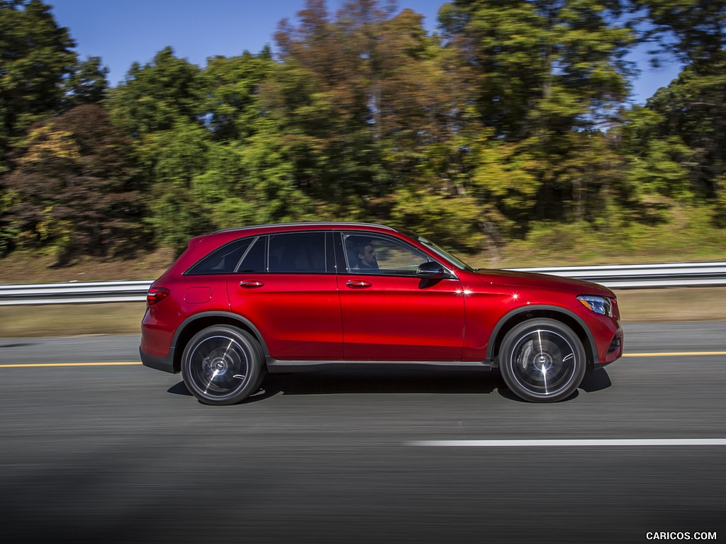 2016 Mercedes-Benz GLC GLC300 4MATIC (US-Spec) - Side