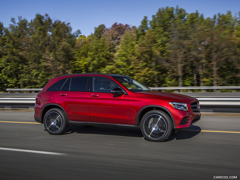 2016 Mercedes-Benz GLC GLC300 4MATIC (US-Spec) - Side