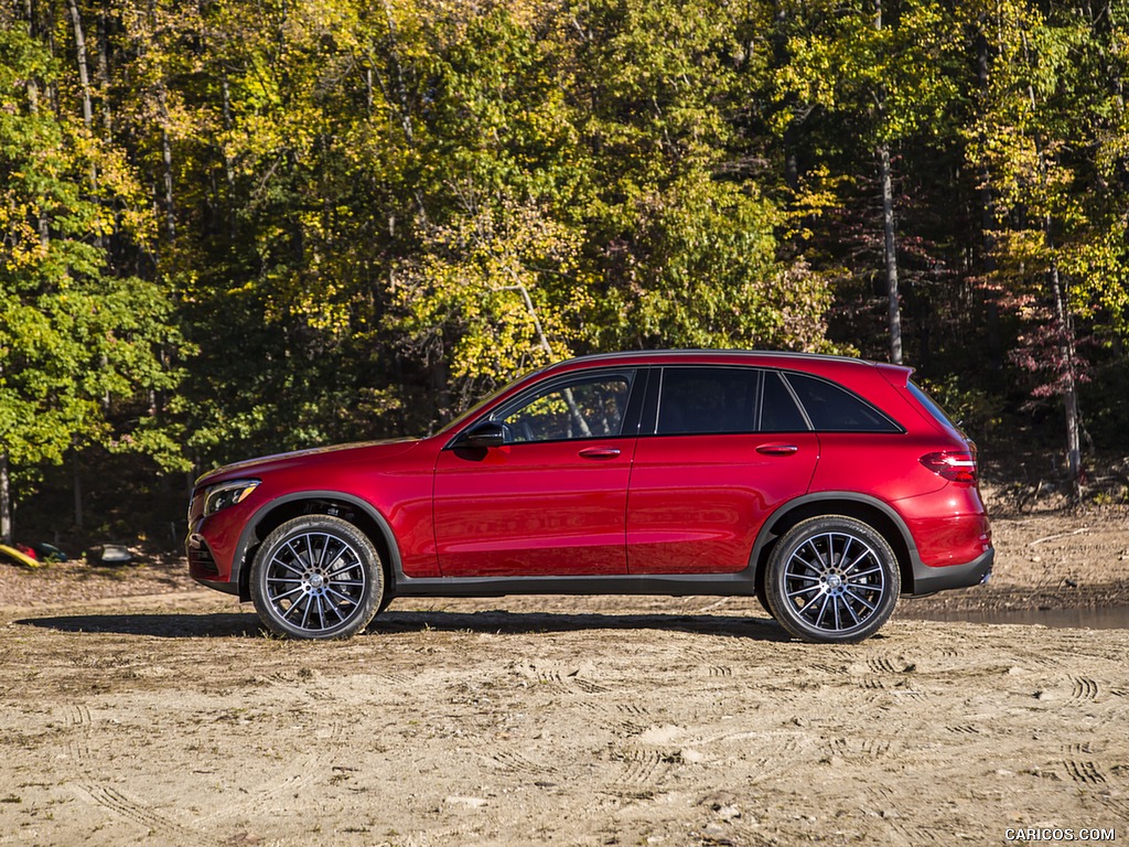 2016 Mercedes-Benz GLC GLC300 4MATIC (US-Spec) - Side