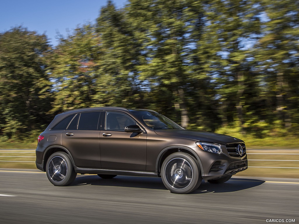 2016 Mercedes-Benz GLC GLC300 4MATIC (US-Spec) - Side