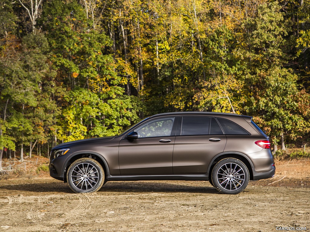 2016 Mercedes-Benz GLC GLC300 4MATIC (US-Spec) - Side