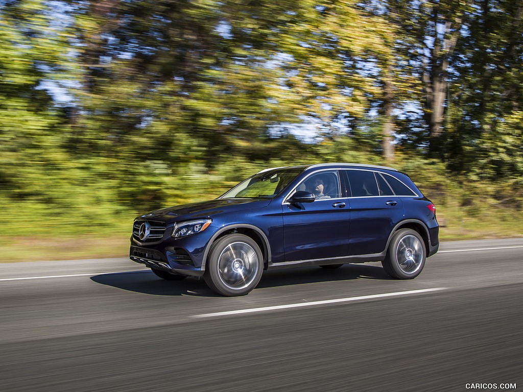 2016 Mercedes-Benz GLC GLC300 4MATIC (US-Spec) - Side