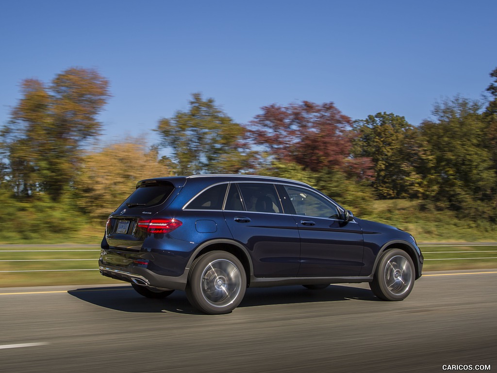 2016 Mercedes-Benz GLC GLC300 4MATIC (US-Spec) - Side