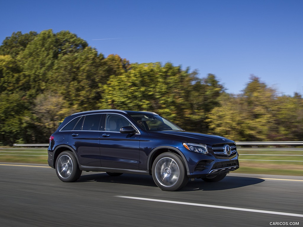 2016 Mercedes-Benz GLC GLC300 4MATIC (US-Spec) - Side