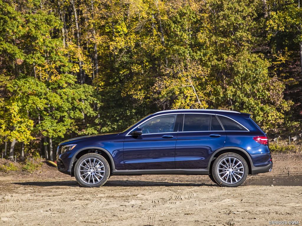 2016 Mercedes-Benz GLC GLC300 4MATIC (US-Spec) - Side