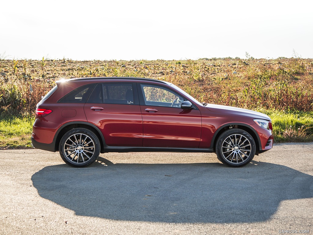 2016 Mercedes-Benz GLC GLC300 4MATIC (US-Spec) - Side