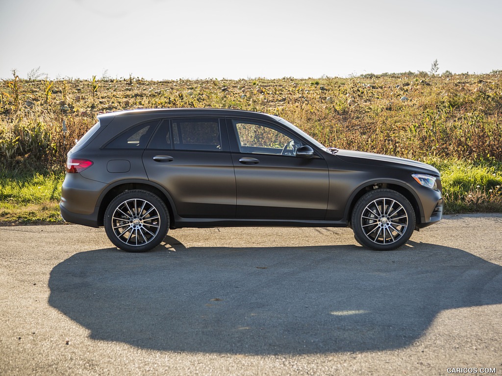 2016 Mercedes-Benz GLC GLC300 4MATIC (US-Spec) - Side