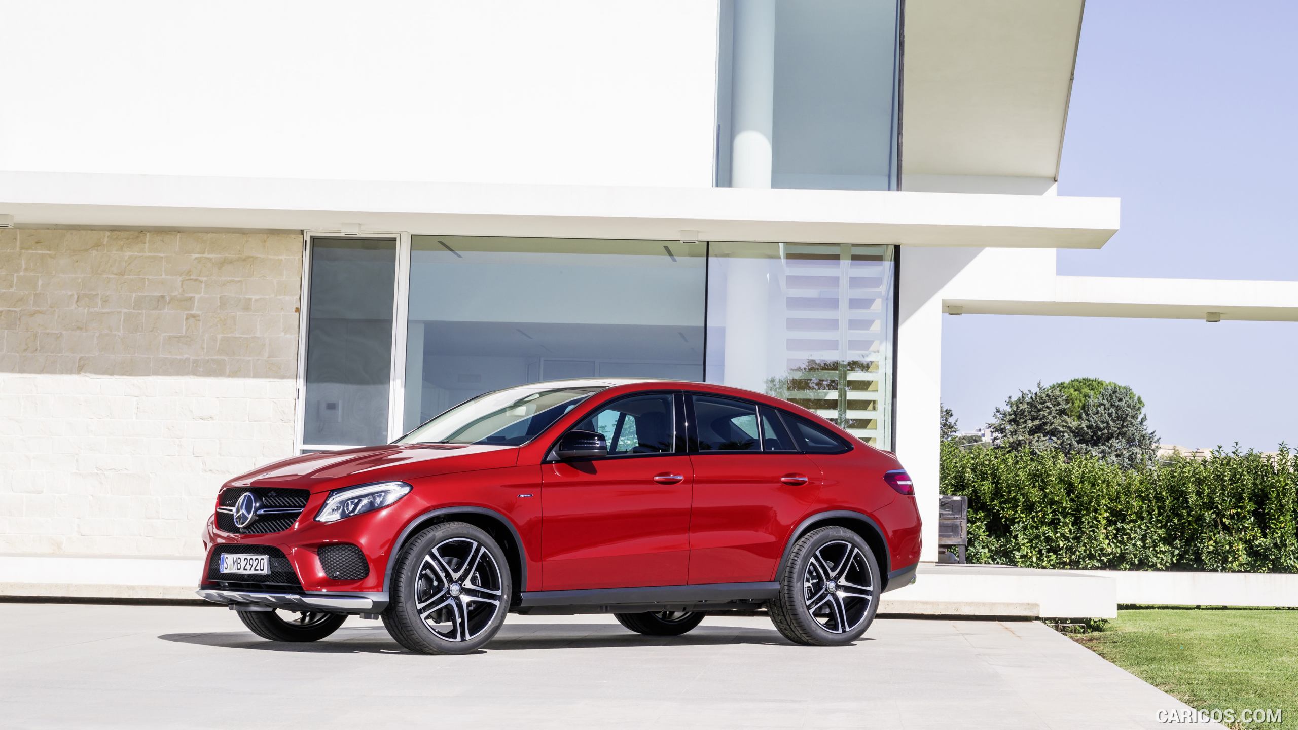 2016 Mercedes-Benz GLE 450 AMG Coupe 4MATIC (Designo Hyacinth Red Metallic) - Side, #4 of 115