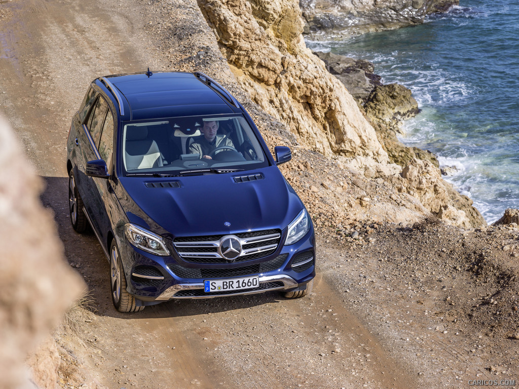 2016 Mercedes-Benz GLE-Class GLE 250 d (Cavansite Blue Metallic) - Front