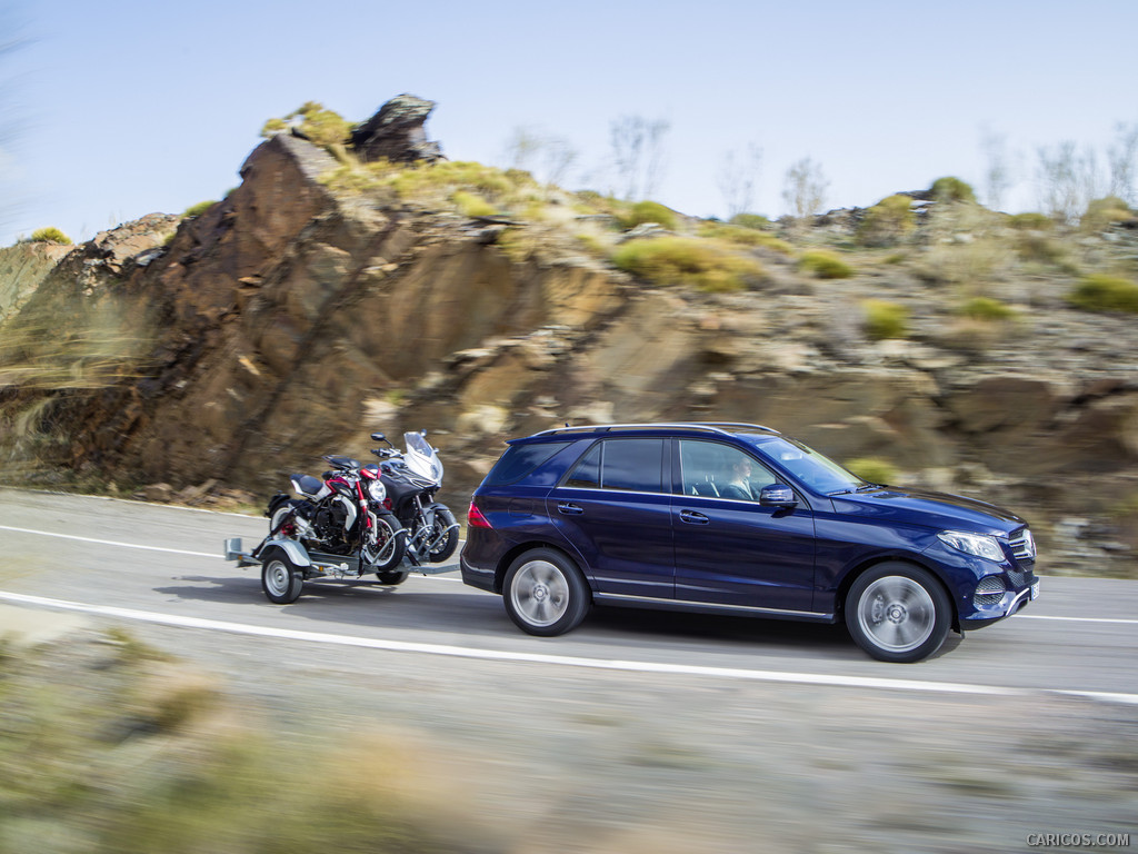 2016 Mercedes-Benz GLE-Class GLE 250 d (Cavansite Blue Metallic) - Side