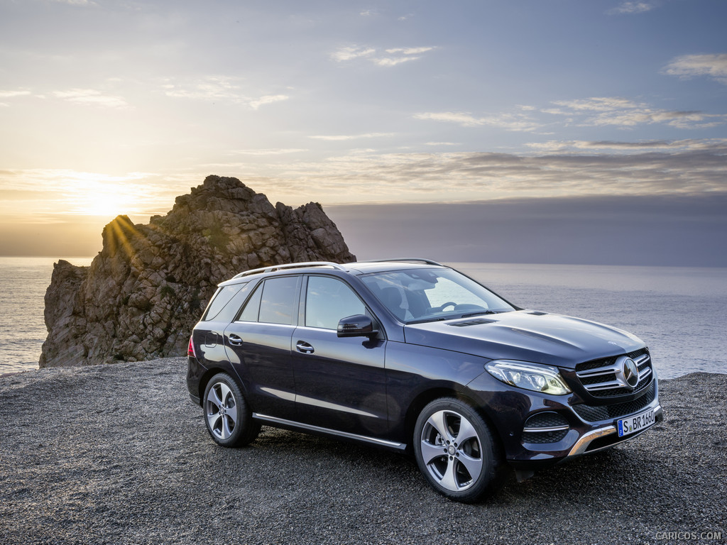 2016 Mercedes-Benz GLE-Class GLE 250d (Cavansite Blue Metallic) - Front