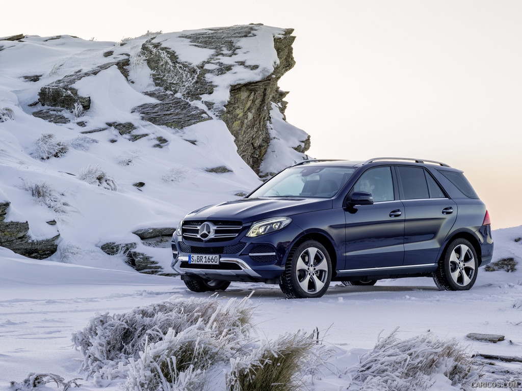 2016 Mercedes-Benz GLE-Class GLE 250d (Cavansite Blue Metallic) - Front