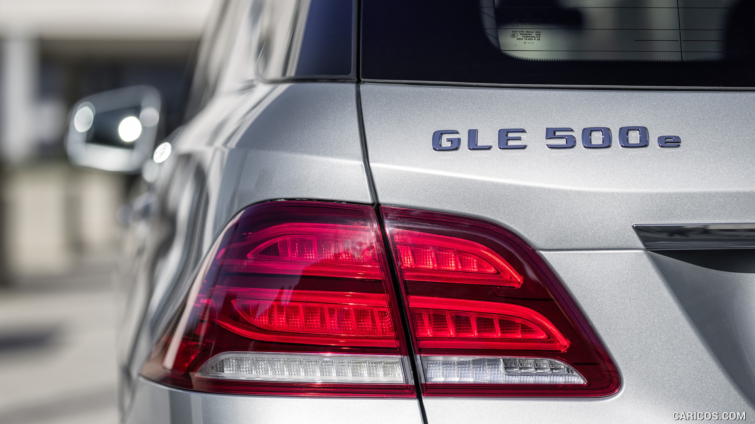 2016 Mercedes-Benz GLE-Class GLE 500 e AMG Line (Diamond Silver Metalic) - Tail Light, #19 of 141