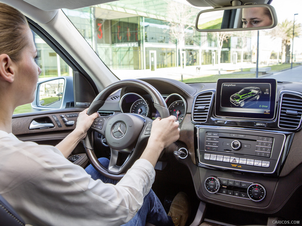 2016 Mercedes-Benz GLE-Class GLE 500 e AMG Line (Diamond Silver Metalic) - Interior Detail