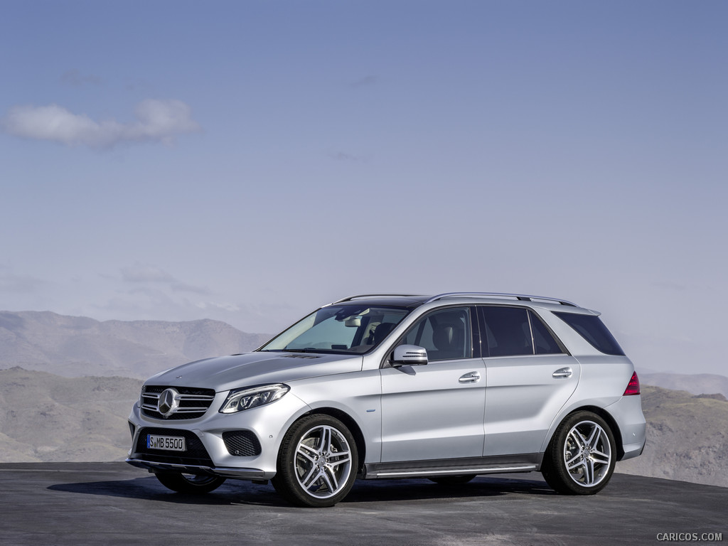 2016 Mercedes-Benz GLE-Class GLE 500 e AMG Line (Diamond Silver Metalic) - Side