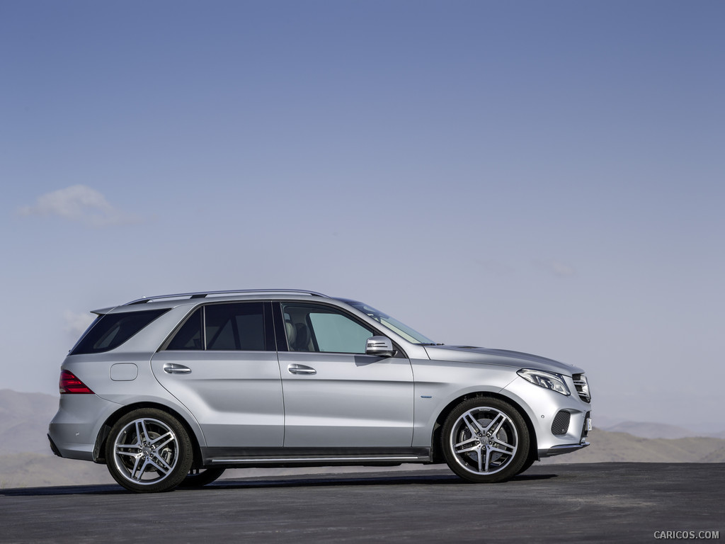 2016 Mercedes-Benz GLE-Class GLE 500 e AMG Line (Diamond Silver Metalic) - Side