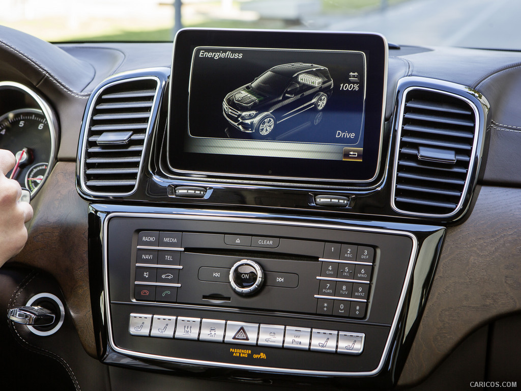 2016 Mercedes-Benz GLE-Class GLE 500e (Plug-In Hybrid) - Central Console