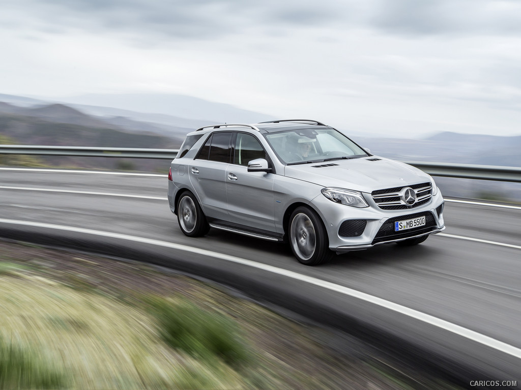 2016 Mercedes-Benz GLE-Class GLE 500e (Plug-In Hybrid, Diamond Silver Metallic, AMG Line) - Front