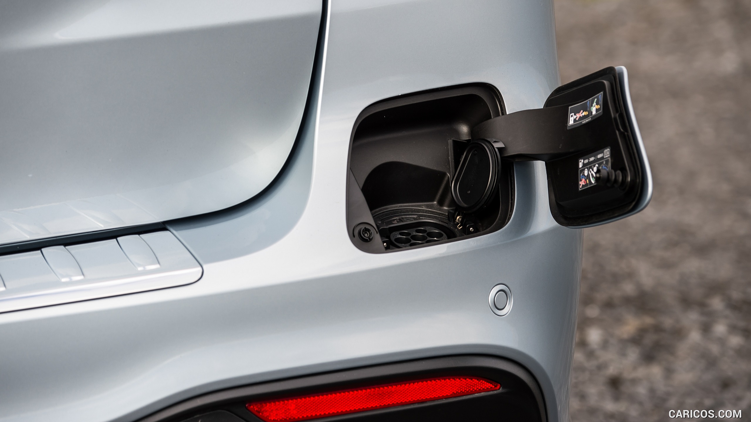 2016 Mercedes-Benz GLE-Class GLE 500e Plug-in-Hybrid AMG Line (UK-Spec) - Detail, #126 of 141