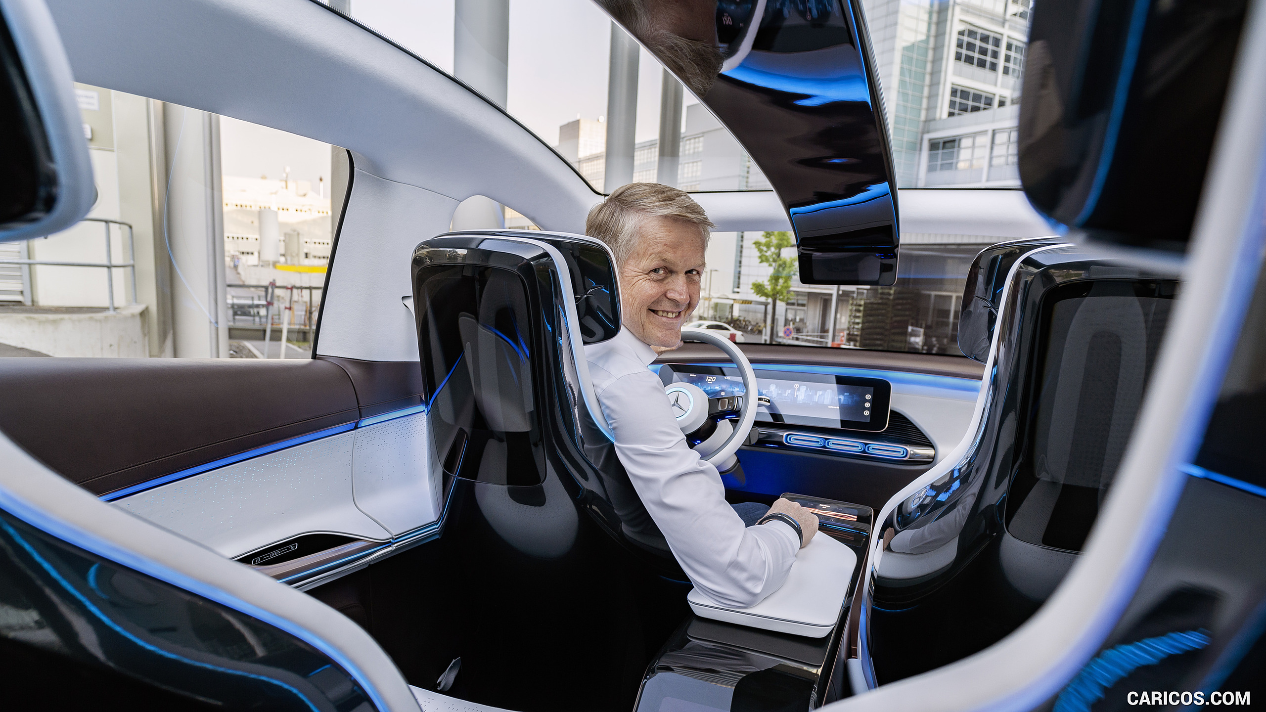 2016 Mercedes-Benz Generation EQ SUV Concept and Prof. Dr. Thomas Weber - Interior, #23 of 50