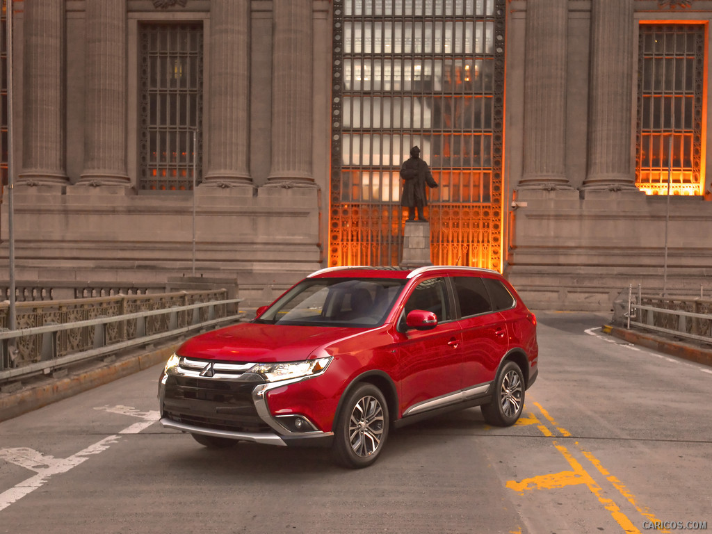 2016 Mitsubishi Outlander  - Front