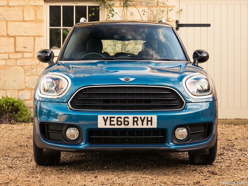 2017 MINI Cooper D Countryman (UK-Spec) - Front