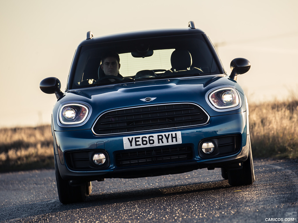 2017 MINI Cooper D Countryman (UK-Spec) - Front