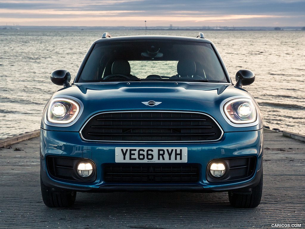 2017 MINI Cooper D Countryman (UK-Spec) - Front