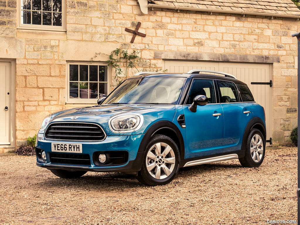 2017 MINI Cooper D Countryman (UK-Spec) - Front Three-Quarter