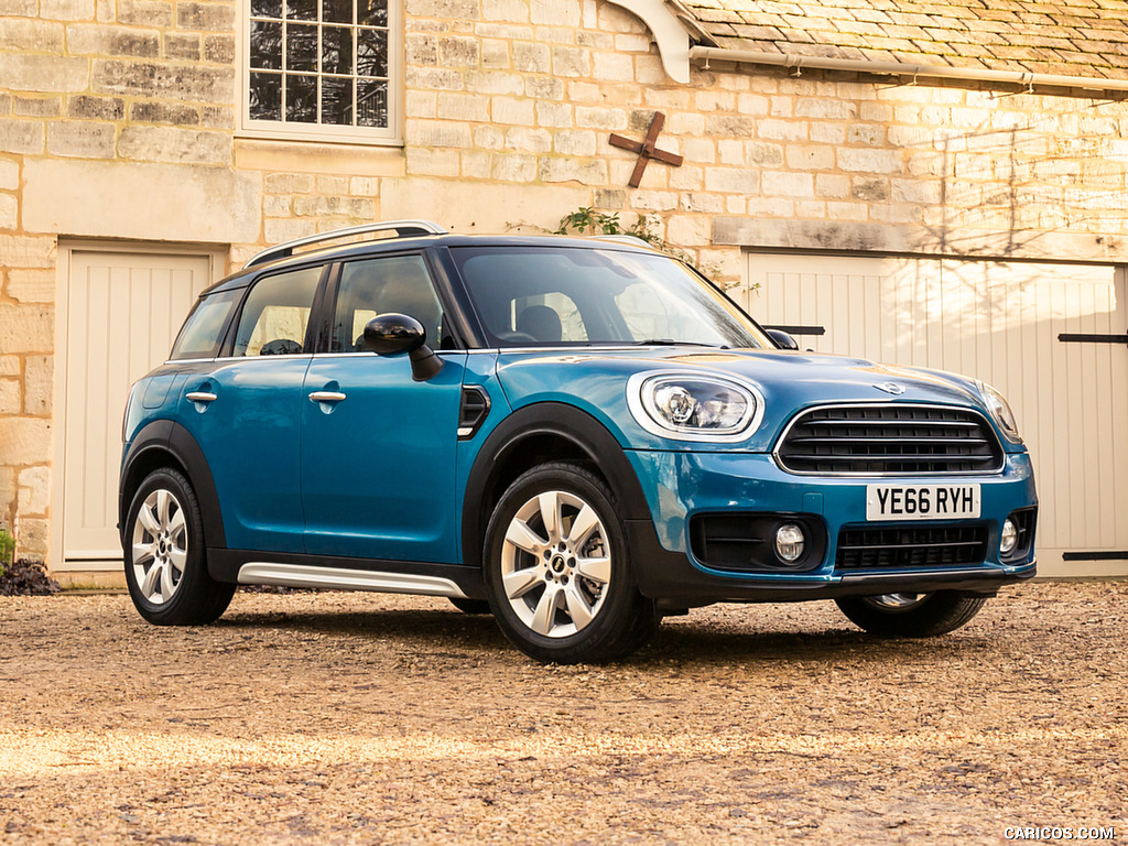 2017 MINI Cooper D Countryman (UK-Spec) - Front Three-Quarter