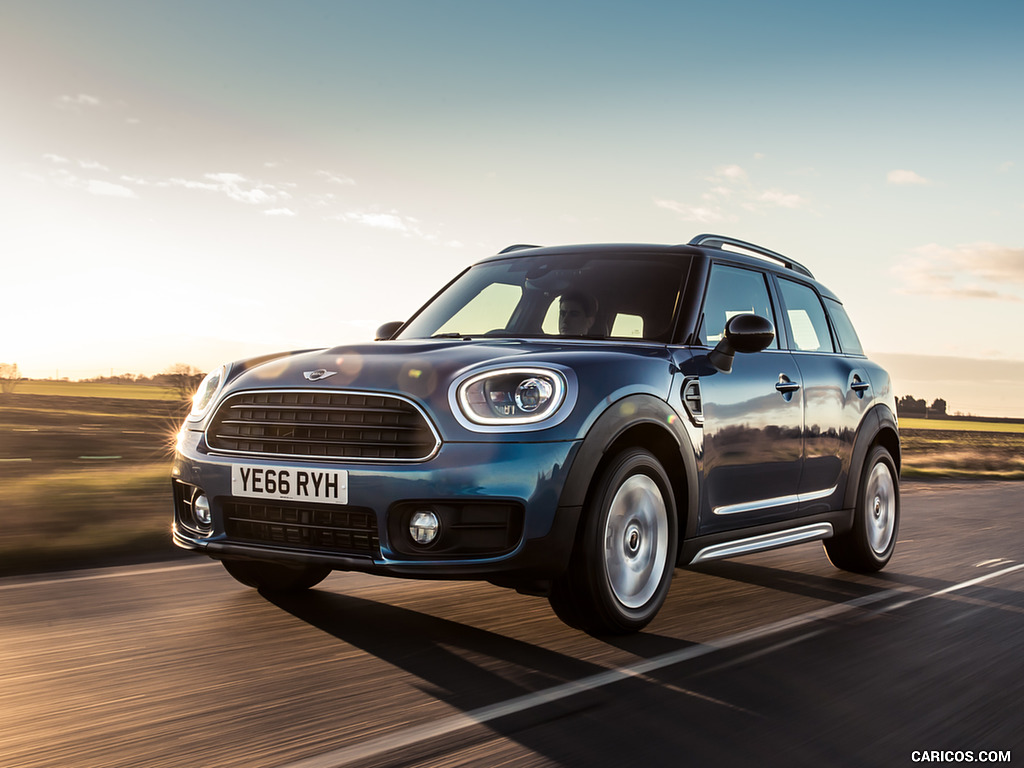 2017 MINI Cooper D Countryman (UK-Spec) - Front Three-Quarter