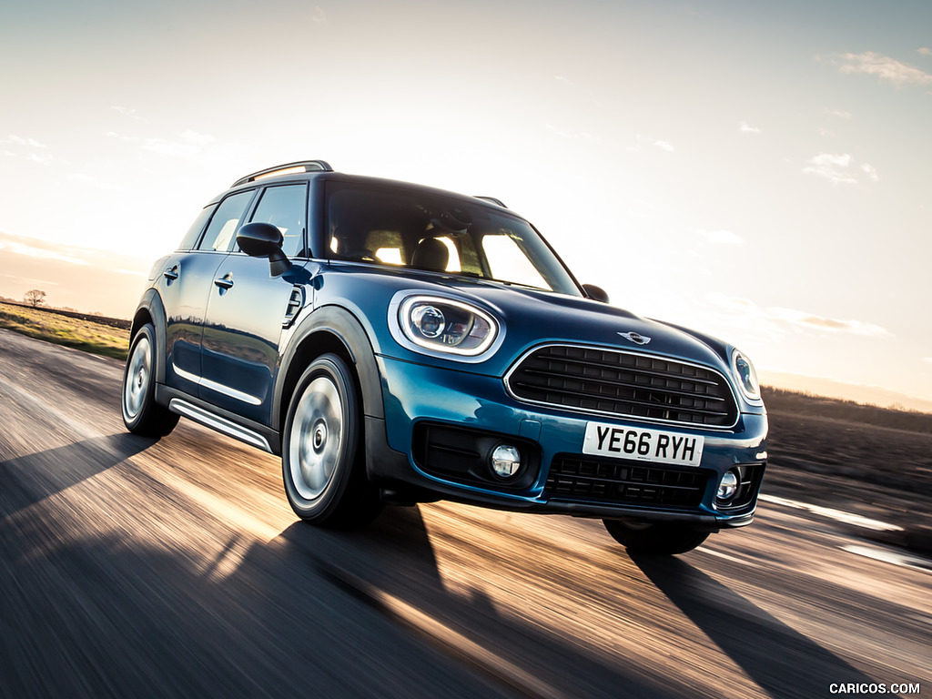 2017 MINI Cooper D Countryman (UK-Spec) - Front Three-Quarter