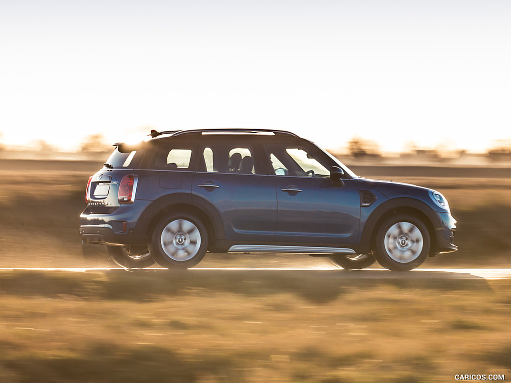 2017 MINI Cooper D Countryman (UK-Spec) - Side