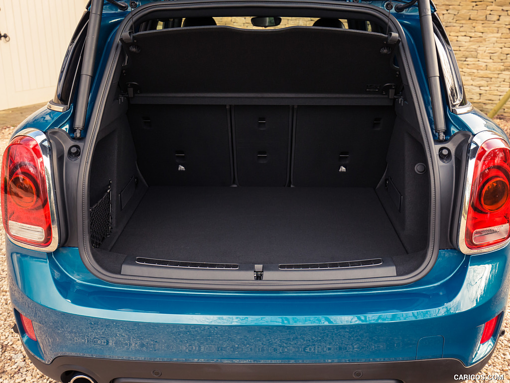 2017 MINI Cooper D Countryman (UK-Spec) - Trunk